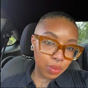 Meet your Posher, Jasmine